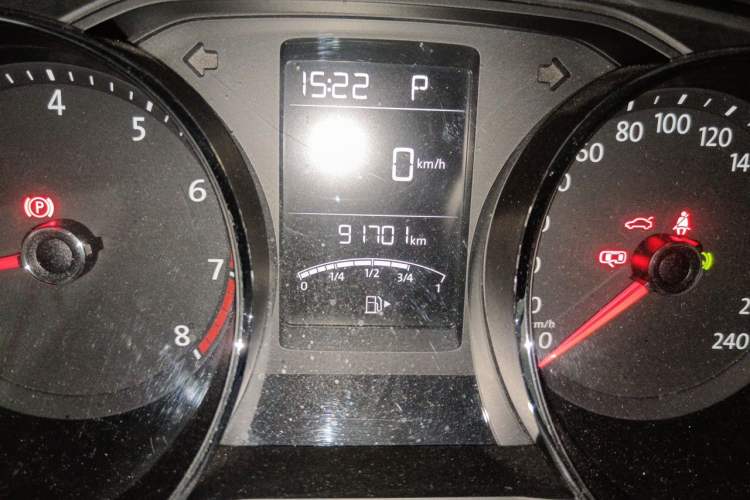 Used Volkswagen Lavida 2015 1.6L Automatic Comfort Edition Odometer Close Up