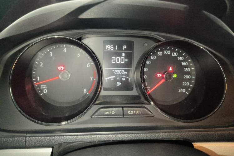 Used Volkswagen Lavida 2015 1.6L Automatic Comfort Edition Odometer Close Up