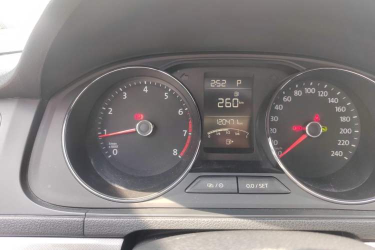 Used Volkswagen Lavida 2015 1.6L Automatic Comfort Edition Odometer Close Up