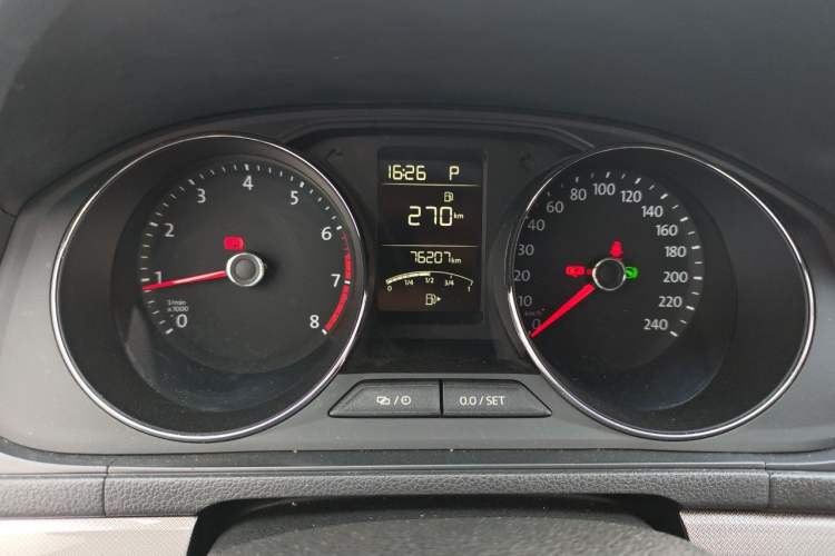 Used Volkswagen Lavida 2015 1.6L Automatic Comfort Edition Odometer Close Up