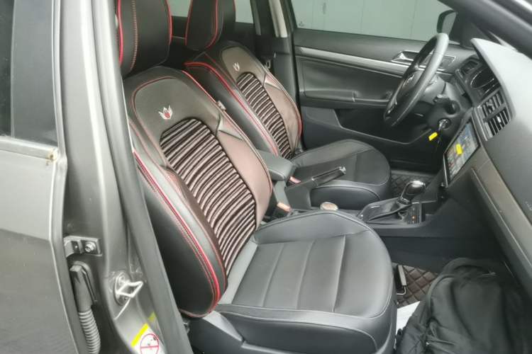 Used Volkswagen Lavida 2015 1.6L Automatic Comfort Edition Right Front Seat