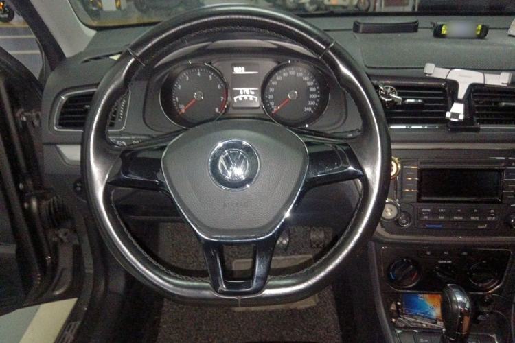Used Volkswagen Lavida 2015 1.6L Automatic Comfort Edition Steering Wheel
