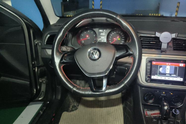Used Volkswagen Lavida 2015 1.6L Automatic Comfort Edition Steering Wheel