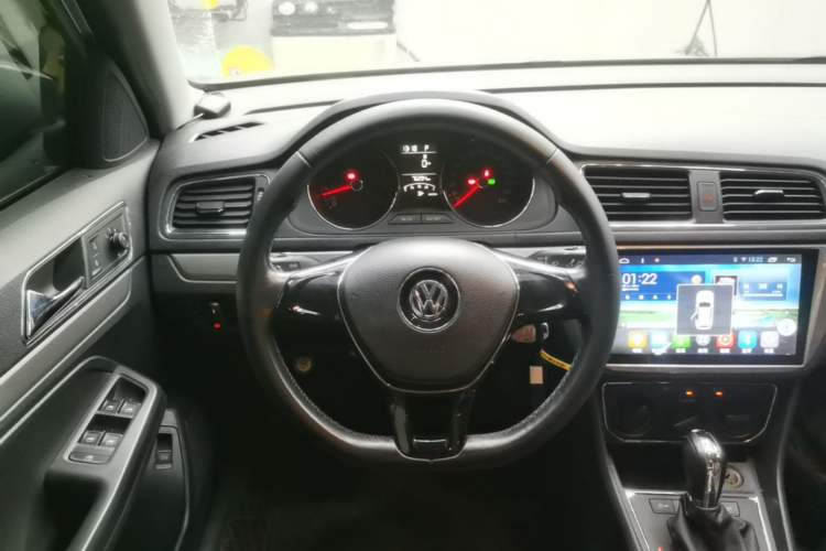 Used Volkswagen Lavida 2015 1.6L Automatic Comfort Edition Steering Wheel