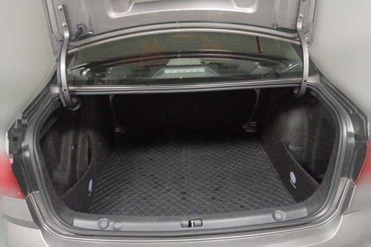 Used Volkswagen Lavida 2015 1.6L Automatic Comfort Edition Trunk