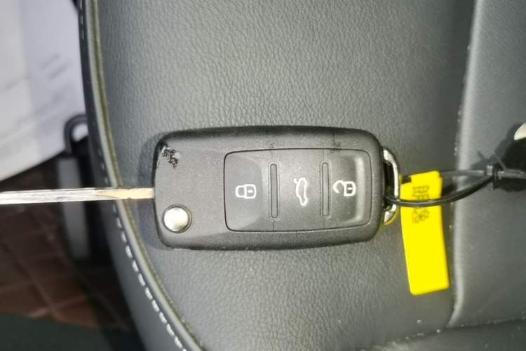 Used Volkswagen Lavida 2015 1.6L Automatic Comfort Edition Vehicle Key