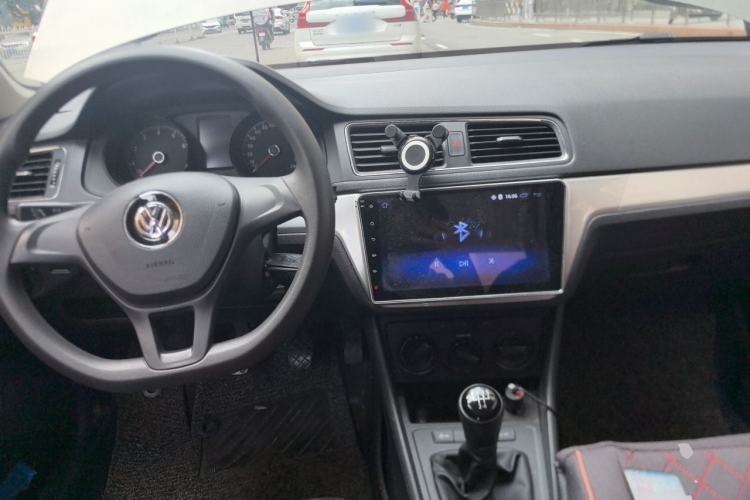 Used Volkswagen Lavida 2015 1.6L Manual Fashion Edition Center Console