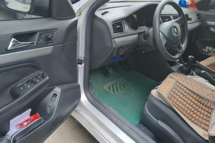 Used Volkswagen Lavida 2015 1.6L Manual Fashion Edition Driver Seat