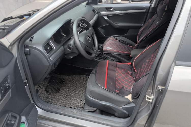 Used Volkswagen Lavida 2015 1.6L Manual Fashion Edition Driver Seat