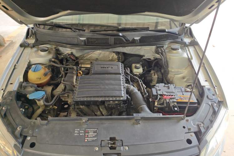 Used Volkswagen Lavida 2015 1.6L Automatic Fashion Edition Engine Bay