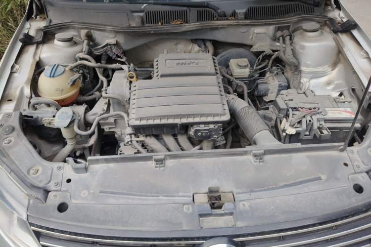 Used Volkswagen Lavida 2015 1.6L Manual Fashion Edition Engine Bay