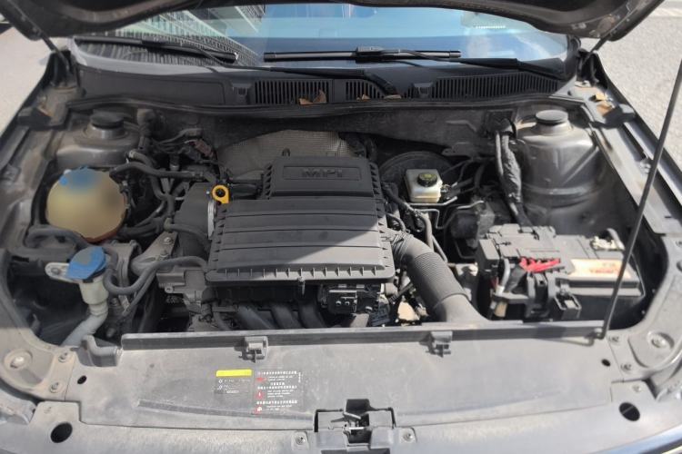 Used Volkswagen Lavida 2015 1.6L Manual Fashion Edition Engine Bay