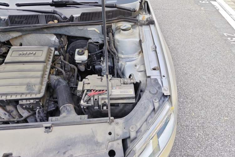 Used Volkswagen Lavida 2015 1.6L Manual Fashion Edition Engine Bay Left