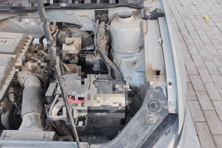 Used Volkswagen Lavida 2015 1.6L Automatic Comfort Edition Engine Bay Left