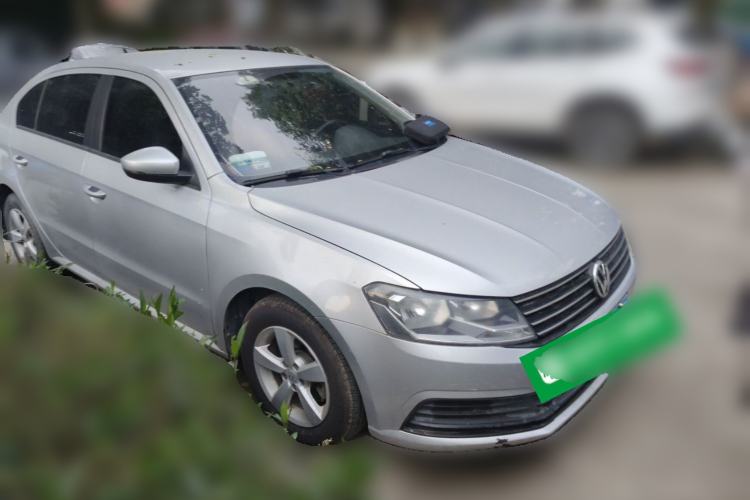 Used Volkswagen Lavida 2015 1.6L Manual Fashion Edition Front Right 45 Deg