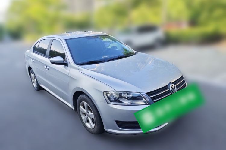 Used Volkswagen Lavida 2015 1.6L Manual Fashion Edition Front Right 45 Deg