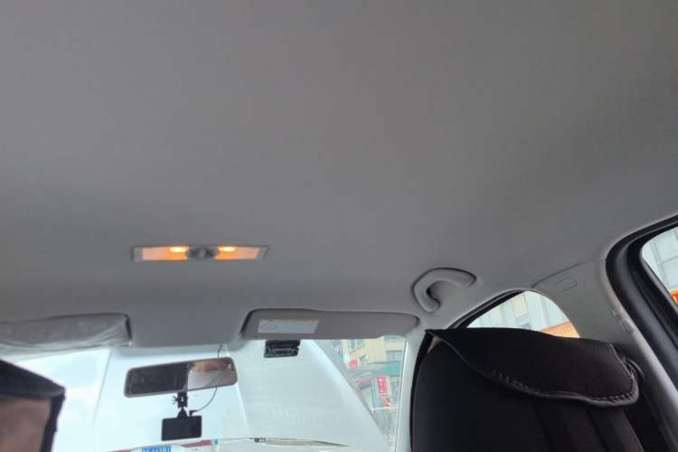 Used Volkswagen Lavida 2015 1.6L Manual Fashion Edition Headliner