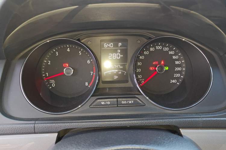 Used Volkswagen Lavida 2015 1.6L Automatic Comfort Edition Instrument Cluster