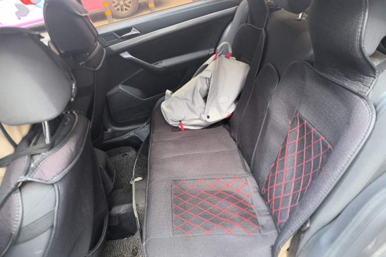 Used Volkswagen Lavida 2015 1.6L Manual Fashion Edition Left Rear Seat