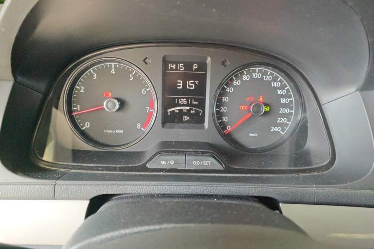 Used Volkswagen Lavida 2015 1.6L Automatic Fashion Edition Odometer Close Up