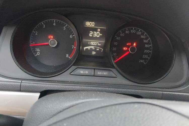 Used Volkswagen Lavida 2015 1.6L Manual Fashion Edition Odometer Close Up