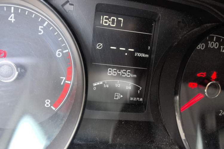 Used Volkswagen Lavida 2015 1.6L Manual Fashion Edition Odometer Close Up