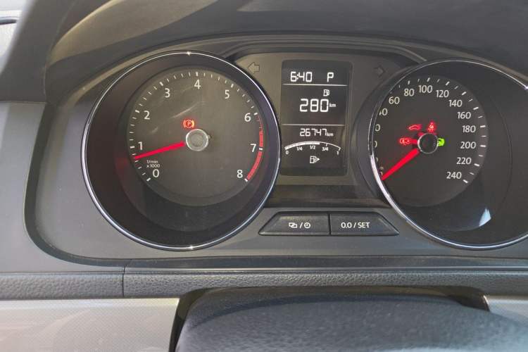 Used Volkswagen Lavida 2015 1.6L Automatic Comfort Edition Odometer Close Up