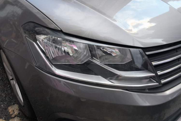 Used Volkswagen Lavida 2015 1.6L Manual Fashion Edition Right Front Headlight