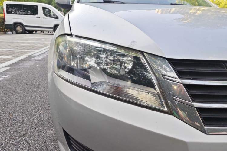 Used Volkswagen Lavida 2015 1.6L Manual Fashion Edition Right Front Headlight