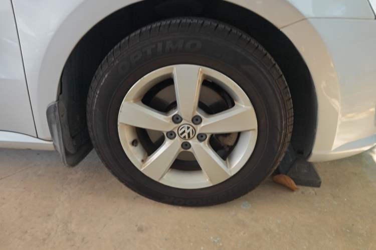 Used Volkswagen Lavida 2015 1.6L Automatic Fashion Edition Right Front Wheel Hub