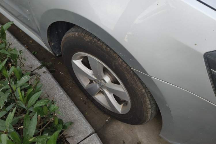Used Volkswagen Lavida 2015 1.6L Manual Fashion Edition Right Front Wheel Hub