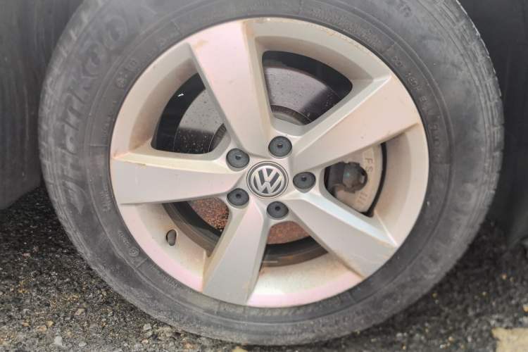 Used Volkswagen Lavida 2015 1.6L Manual Fashion Edition Right Front Wheel Hub