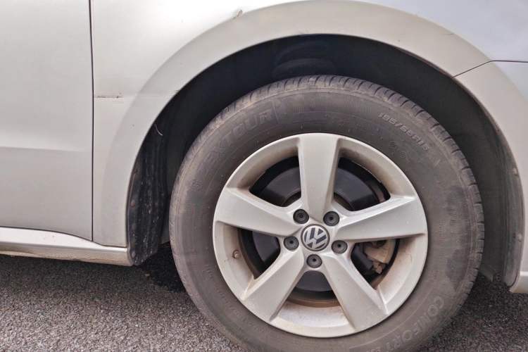 Used Volkswagen Lavida 2015 1.6L Manual Fashion Edition Right Front Wheel Hub