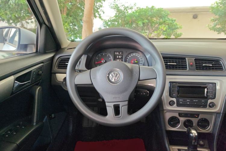 Used Volkswagen Lavida 2015 1.6L Automatic Fashion Edition Steering Wheel