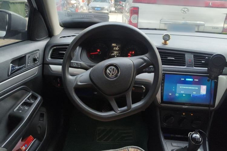 Used Volkswagen Lavida 2015 1.6L Manual Fashion Edition Steering Wheel