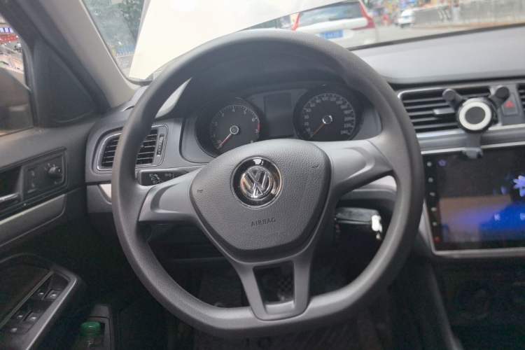 Used Volkswagen Lavida 2015 1.6L Manual Fashion Edition Steering Wheel