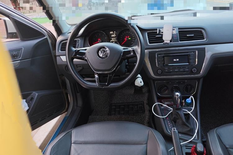 Used Volkswagen Lavida 2015 1.6L Automatic Comfort Edition Steering Wheel