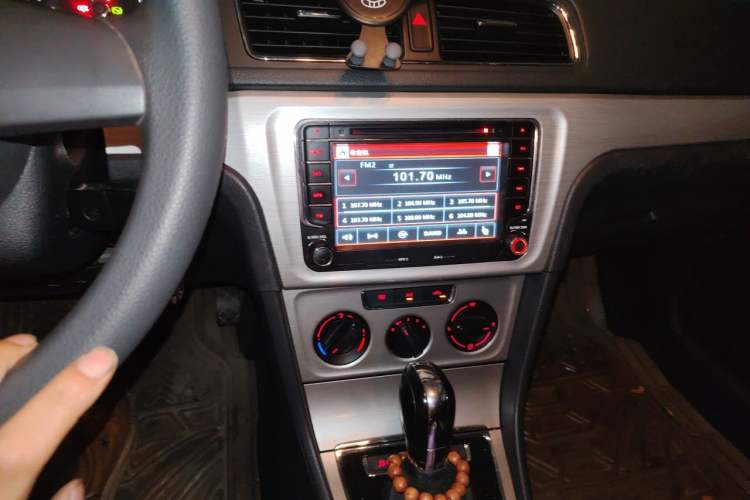 Used Volkswagen Lavida 2015 1.6L Automatic Comfort Edition Audio And AC Panel