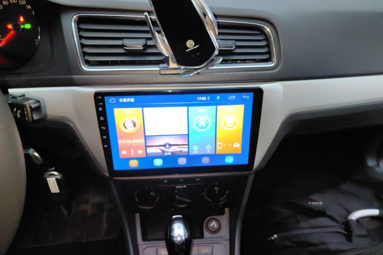 Used Volkswagen Lavida 2015 1.6L Automatic Fashion Edition Audio And AC Panel
