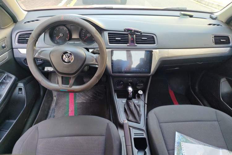 Used Volkswagen Lavida 2015 1.6L Automatic Fashion Edition Center Console