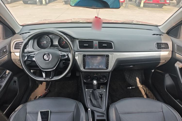 Used Volkswagen Lavida 2015 1.6L Automatic Comfort Edition Center Console