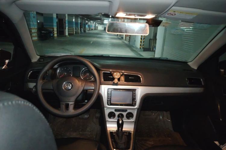 Used Volkswagen Lavida 2015 1.6L Automatic Comfort Edition Center Console