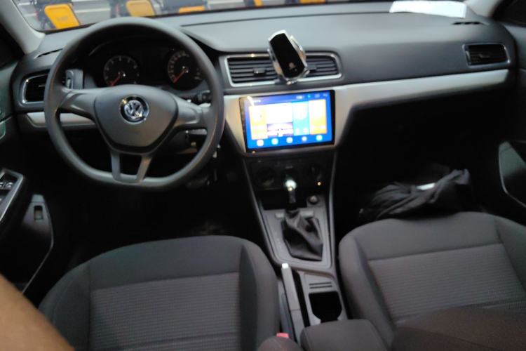 Used Volkswagen Lavida 2015 1.6L Automatic Fashion Edition Center Console