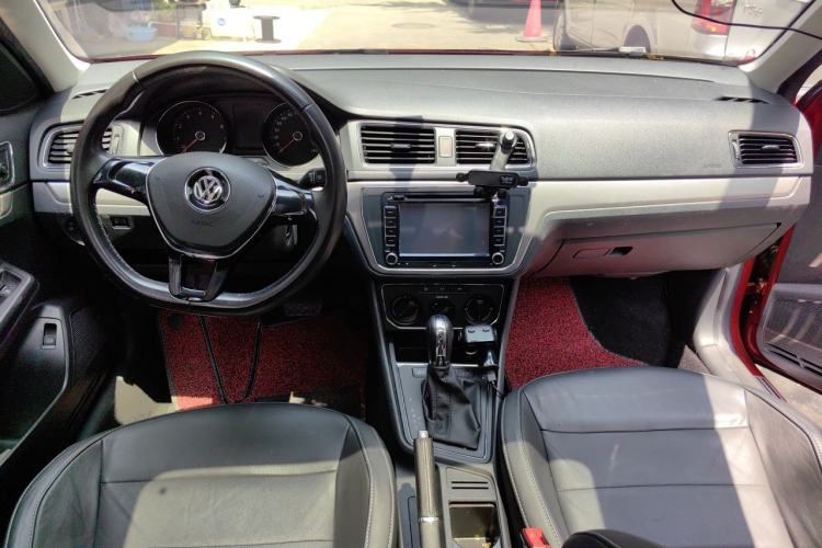 Used Volkswagen Lavida 2015 1.6L Automatic Comfort Edition Center Console