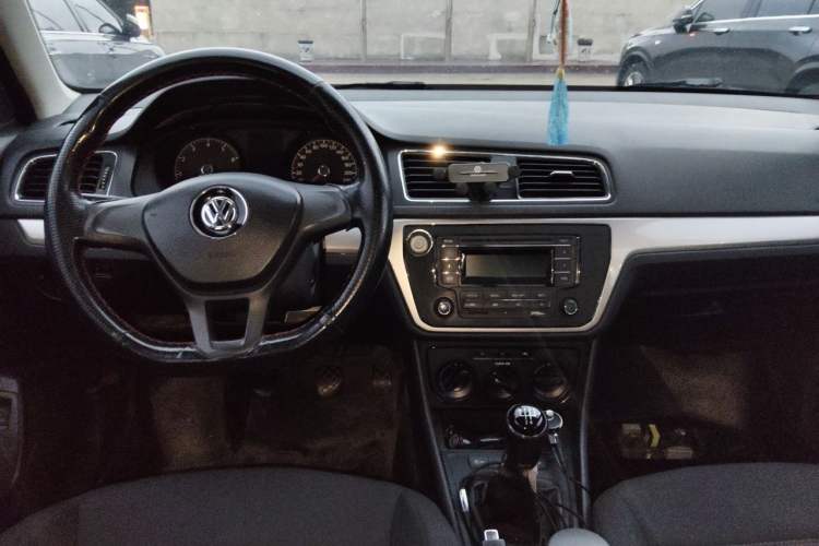 Used Volkswagen Lavida 2015 1.6L Manual Fashion Edition Center Console