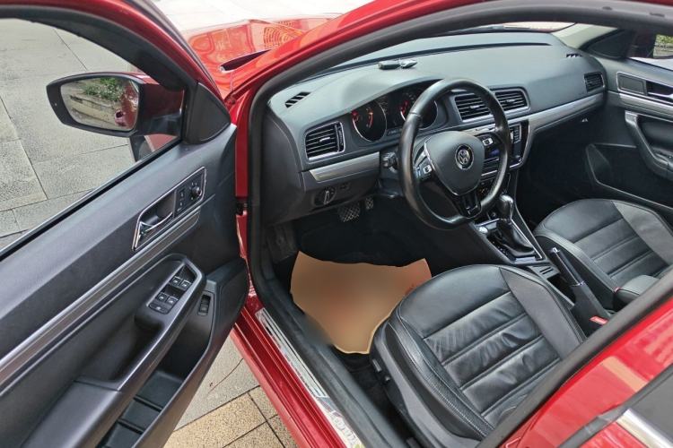 Used Volkswagen Lavida 2015 1.6L Automatic Luxury Edition Driver Seat
