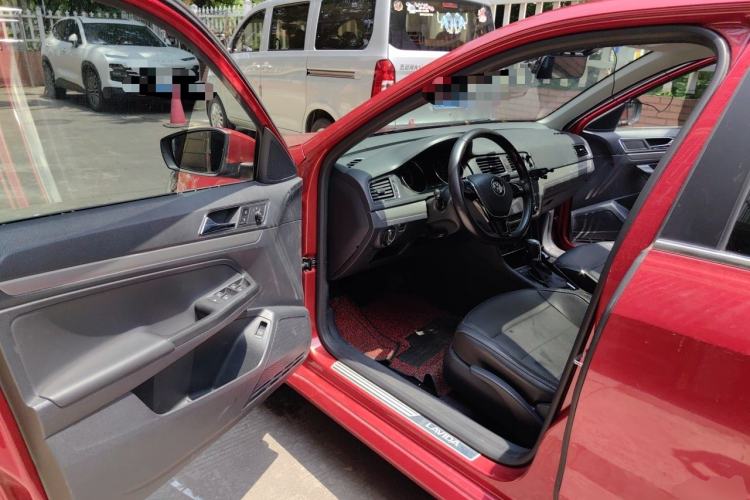 Used Volkswagen Lavida 2015 1.6L Automatic Comfort Edition Driver Seat