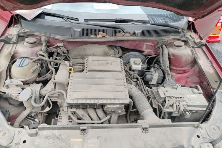Used Volkswagen Lavida 2015 1.6L Automatic Fashion Edition Engine Bay