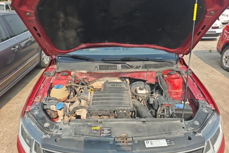 Used Volkswagen Lavida 2015 1.6L Automatic Comfort Edition Engine Bay