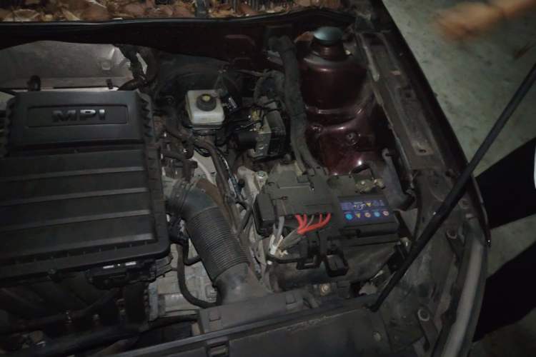 Used Volkswagen Lavida 2015 1.6L Automatic Comfort Edition Engine Bay Left